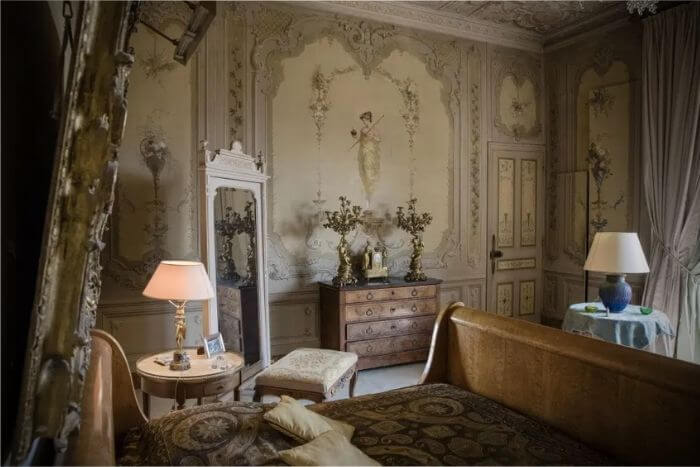 Villa Les Cèdres’ Historic Bedrooms