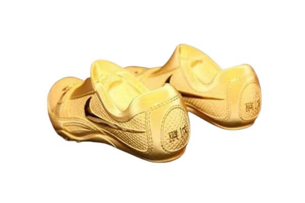 Pure Gold running shoes for Shanghai Golden
